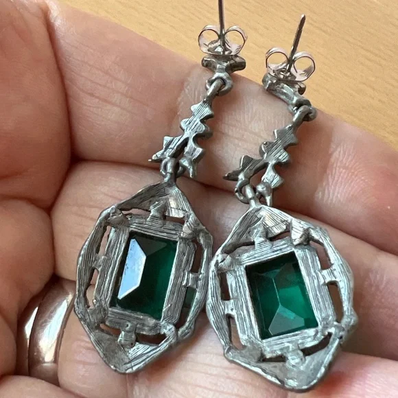 VINTAGE ART DECO STYLE EMERALD GREEN COLOR PASTE DANGLE DROP LONG EARRINGS